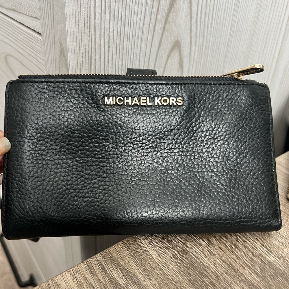 Michael Kors Black Leather Zip Wallet